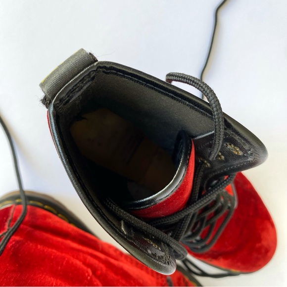 VINTAGE DR. MARTENS RED VELVET ORIGINAL 1460 ANKLE BOOTS - Picture 7 of 13